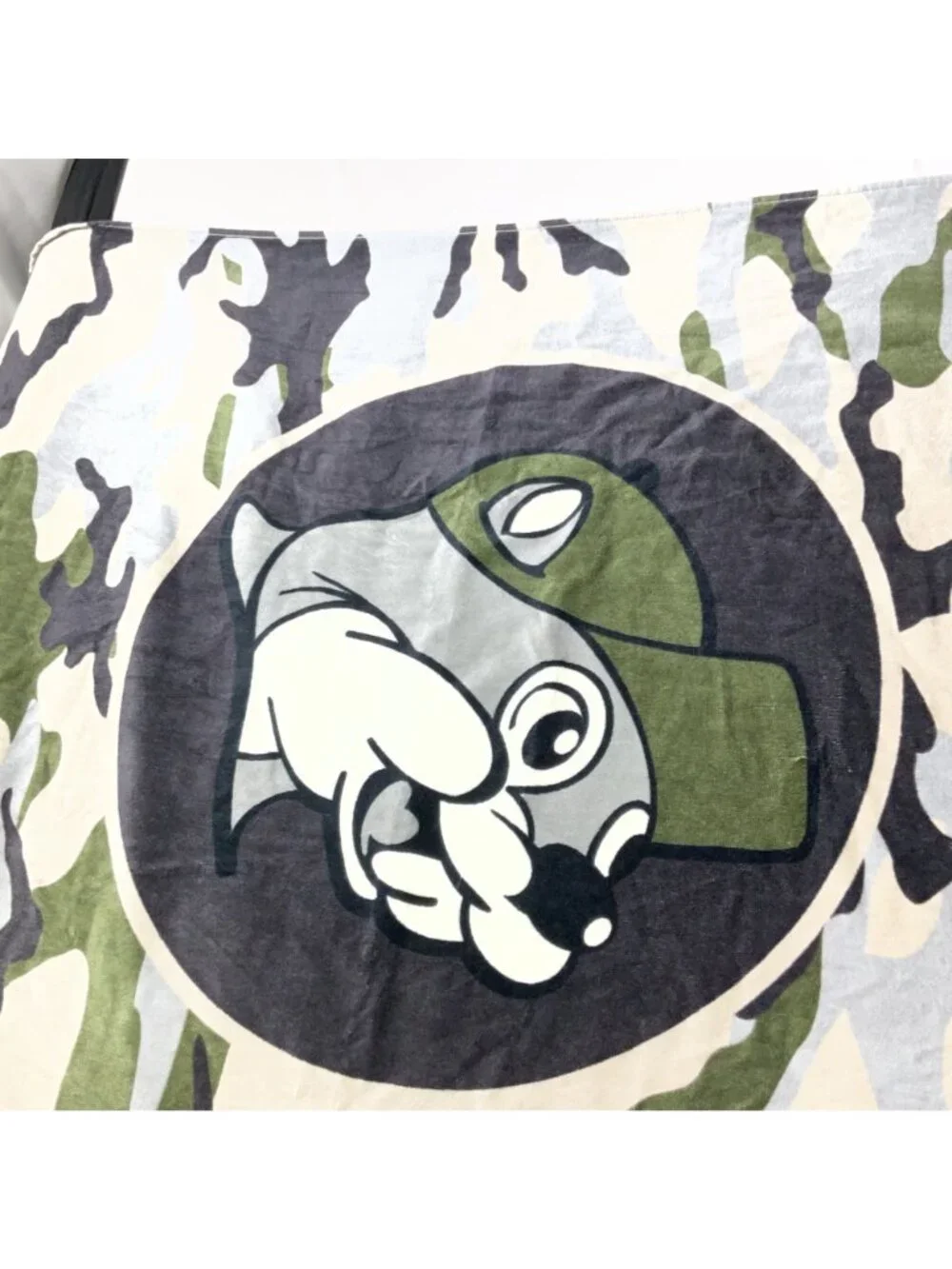 Set Buc-ees Black Insulated 24 can Cooler Bag & Camo Beach Towel Set With Beaver